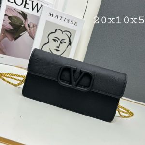 Valentino Vlogo Signature Wallet On Chain In Grainy Calfskin Black